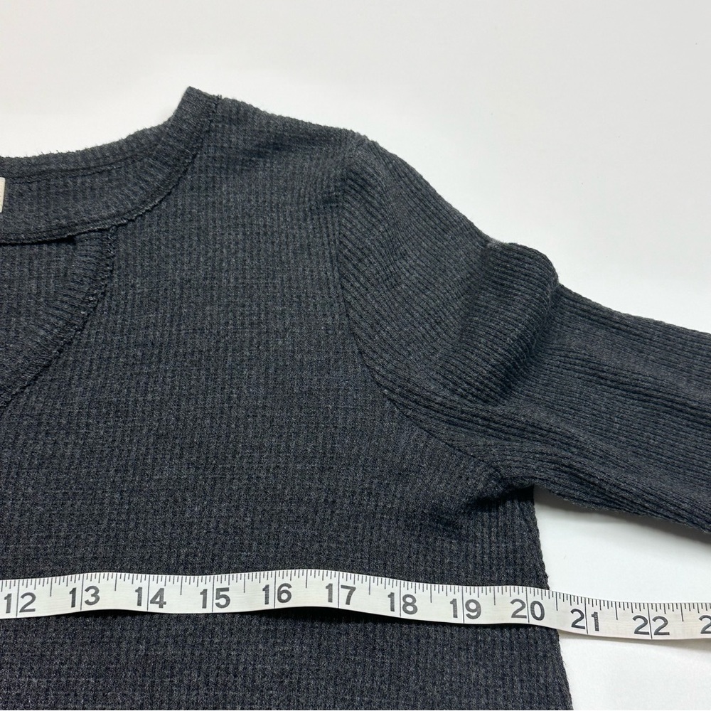 T. La Anthropologie Gray Thermal Knit Long Sleeve V Neck Top Women’s Size XS - Picture 8 of 9